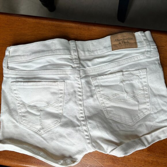 Abercrombie & Fitch Pants - Womens Abercrombie Shorts, White, Size 00